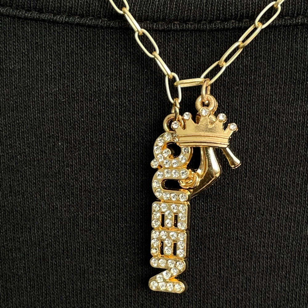 NWT Queen charm necklace in gold with gold matte finish necklace